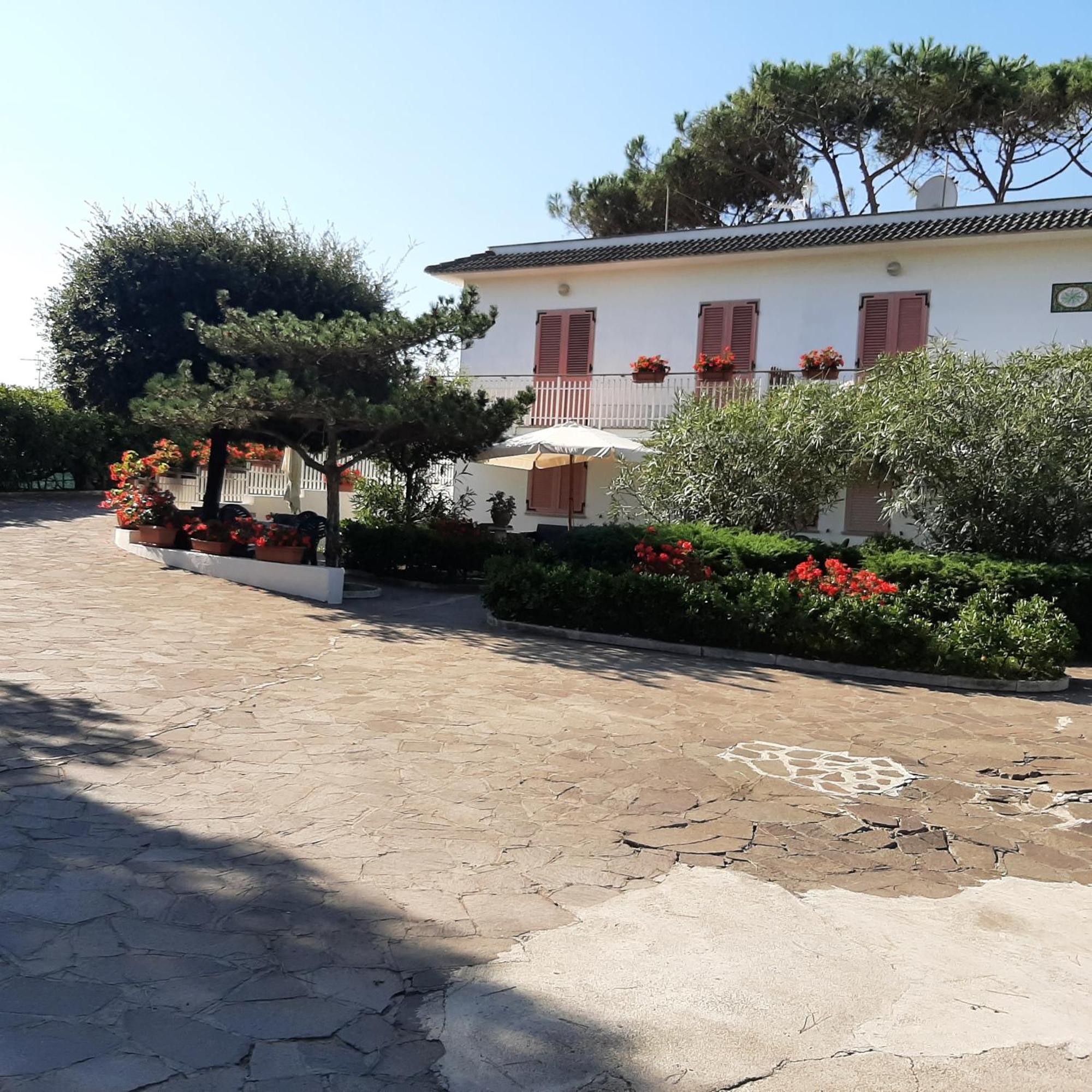 Appartamento In Villa Valentini, Fronte Mare, Giardino E Parcheggio Privato, Wifi, Dotato Di Tutti I Confort, Nel Golfo Di Gaeta Минтурно Экстерьер фото